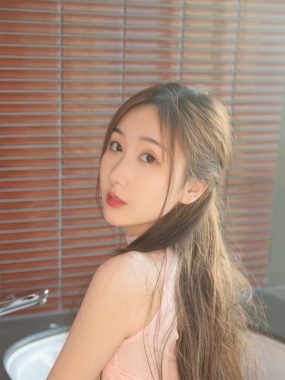 江真真(秀人网) – 秀人内部私购无水印套图1套 760MB